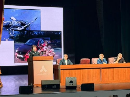 Лениногорскида ата-аналар җыелышында балаларны заманча янаулардан саклау турында сөйләштеләр