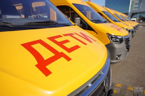 Рөстәм Миңнеханов Татарстан мәктәпләренә 59 автобус тапшырды