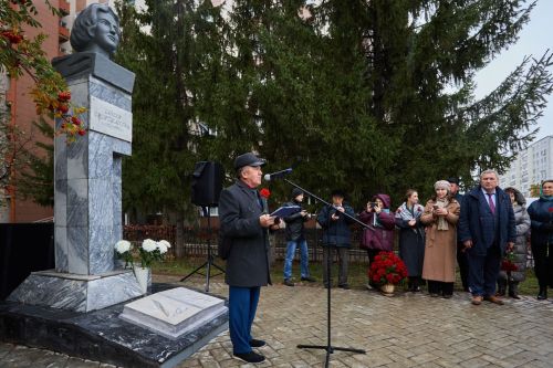 Таһир Шәмсуаров Сәҗидә Сөләйманованың тууына 100 ел тулуга багышланган чарада катнашты