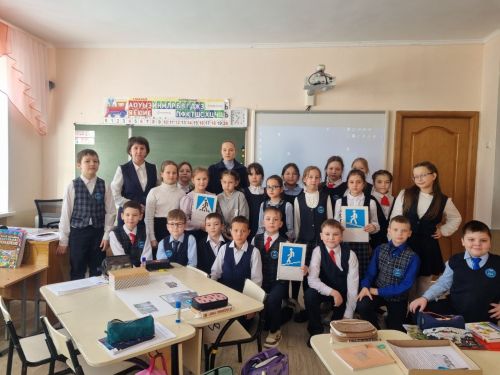 Лениногорск мәктәбенең башлангыч сыйныф укучылары белән юл куркынычсызлыгы турында сөйләштеләр