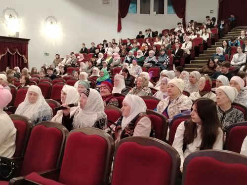 Яулык чит күзләрдән дә саклый: Лениногорскида хатын-кыз яулыгы тарихы буенча чара узды