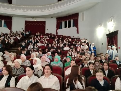 Яулык чит күзләрдән дә саклый: Лениногорскида хатын-кыз яулыгы тарихы буенча чара узды
