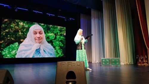 Яулык чит күзләрдән дә саклый: Лениногорскида хатын-кыз яулыгы тарихы буенча чара узды