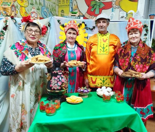 Мичурин авылы китапханәсендә Май чабу атнасына багышланган чара үтте