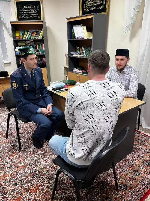 Лениногорск шәһәре җинаять-башкарма инспекциясе хөкем ителүче өчен Рамазан аенда мәчеткә баруны оештырды