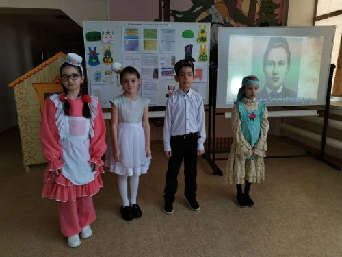 Шөгер авылы китапханәчесе Светлана Заһретдинова  әкиятләр аша балаларны ана теленә тарта