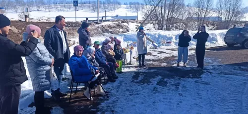 Мөэмин-Каратай авылында кайнар чәйләр, коймаклар белән Нәүрүз бәйрәмен билгеләп үттеләр(+фотолар)