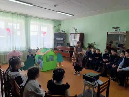 Иске Иштирәк авылы китапханәсендә Балалар һәм яшүсмерләр китап атналыгы театральләштерелгән тамаша белән тәмамланды (+фотолар)