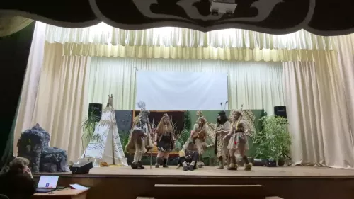 Шөгер артистлары борынгы  заманнарга алып кайтты