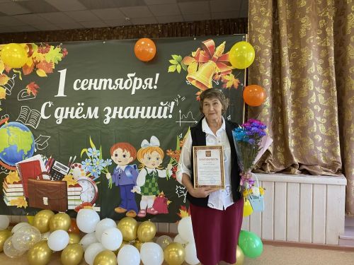 Лилия  Батталова һәм Алсу  Гарипова - гомерләрен укытучы хезмәтенә, балалар тәрбияләүгә багышлаганнар