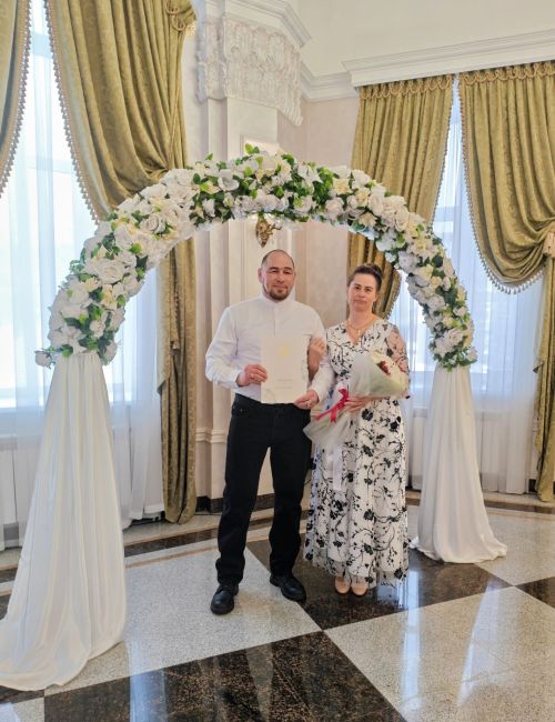 Лениногорск ЗАГС бүлегендә Ольга Маковская һәм Фирдәүс Талиповның никахлары теркәлде