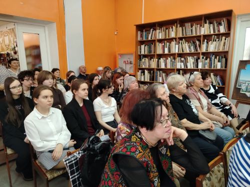 Лениногорскиның  Г.Тукай исемендәге үзәк китапханәсендә «Минем тыныч илем» күргәзмәсе ачылды (+бик күп фотолар)