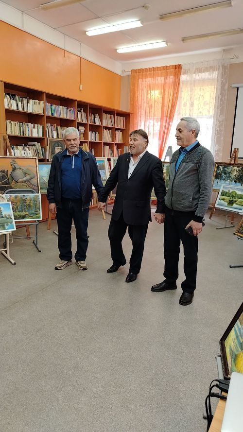 Лениногорскиның  Г.Тукай исемендәге үзәк китапханәсендә «Минем тыныч илем» күргәзмәсе ачылды (+бик күп фотолар)