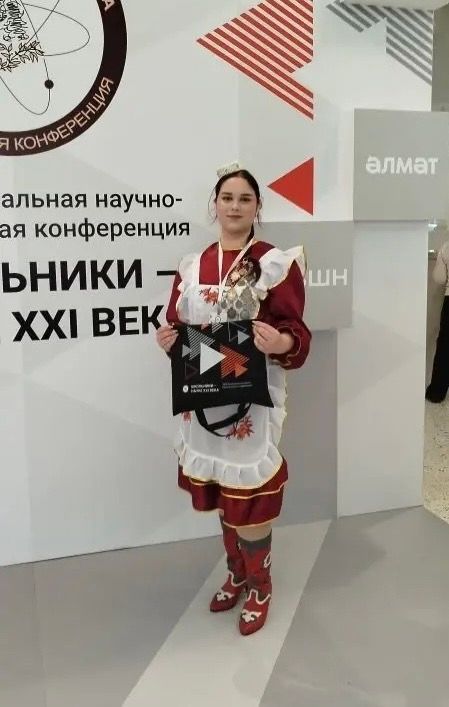 Иске Иштирәк мәктәбе укучысының фәнни эше иң яхшылар арасына кергән
