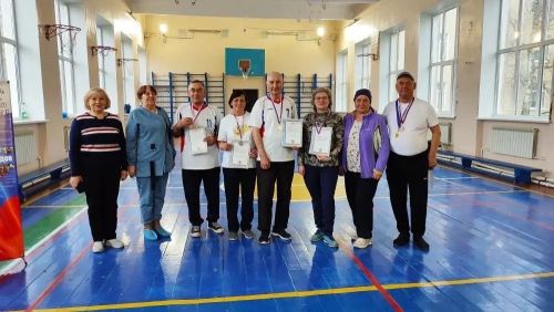 Лениногорскида өлкән буын арасында «городки» уены буенча турнир узды
