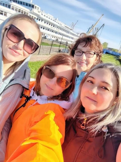 Лениногорск шәһәренең берничә укытучысы Идел буйлап сәяхәткә китте