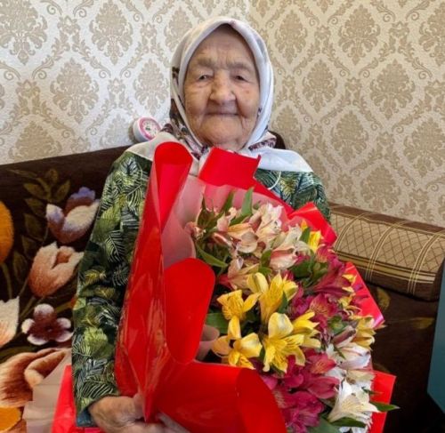101 яшьлек райондашыбыз Әкълимә Кашапова: Без кечкенәдән бөтен эшне белеп үстек