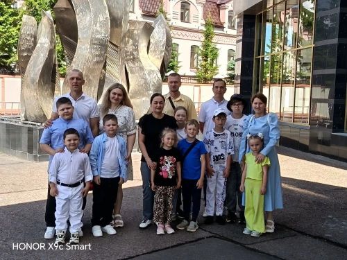 Лениногорск районының күпбалалы гаиләләре Казан циркында булып кайтты