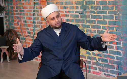 Имам мөселман ир-атларына чәчләрен буярга ярыймы-юкмы икәнен әйтте