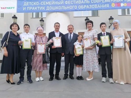Иске Иштирәк мәктәбе үзенең укучылары һәм укытучылары белән горурлана