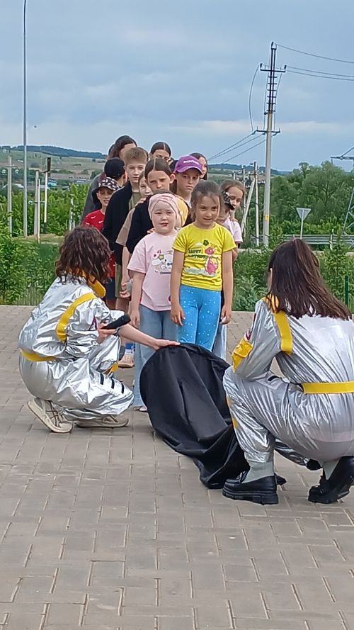 Иске Шөгер авылында балаларга бәйрәм ясадылар