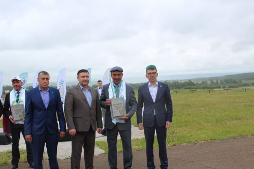 Лениногорск Сабан туенда аграрийларны бүләкләделәр (+фотолар)