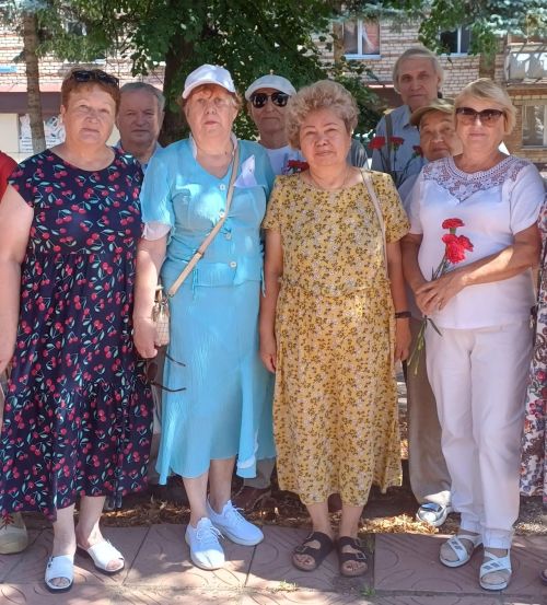 Лениногорскилылар Донбасста сугыш корбаннары булган балаларны искә алу көнендә катнашты