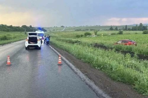 Татарстанда җиңел автомобиль юл читенә төшеп киткән, йөртүчесе үлгән