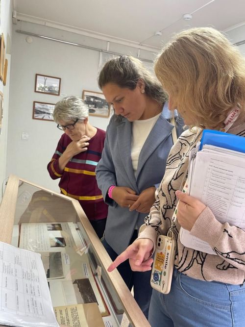 Лениногорскиның Туган якны өйрәнү музее  Керкәледәге туйдан архив фото белән бүлешә