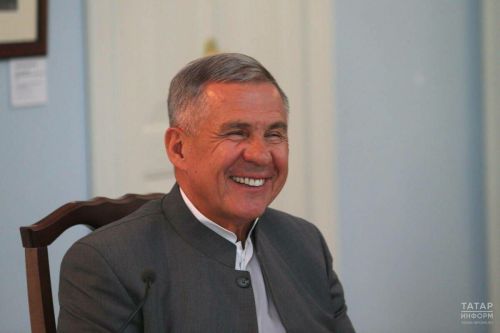 «Бу хакыйкать - мәңгелек»: Рөстәм Миңнеханов Татарстан халкын Гаилә, мәхәббәт һәм тугрылык көне белән котлады