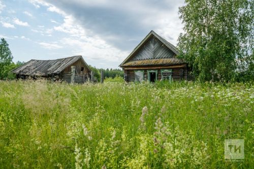 «Кара итәкләрен җилпи-җилпи авыл өстенә сагыш атлады»
