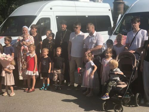 Лениногорскида ике күпбалалы гаилә яңа микроавтобуслы булды