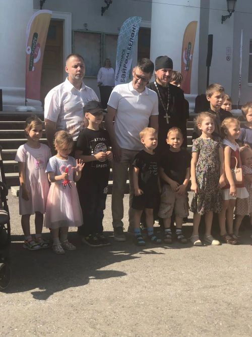 Лениногорскида ике күпбалалы гаилә яңа микроавтобуслы булды