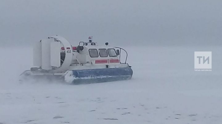 Татарстанда водолазлар биш көн элек югалган балыкчының мәетен боз астыннан табып алган