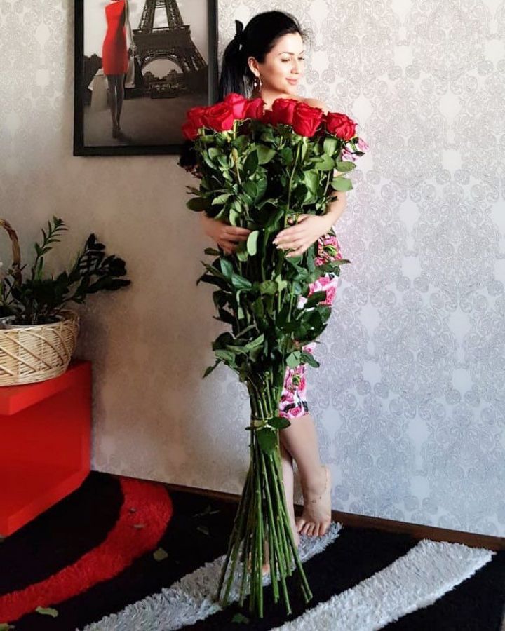 Илсөя Бәдретдиновага үзе кадәр озынлыктагы розалар бүләк иткәннәр