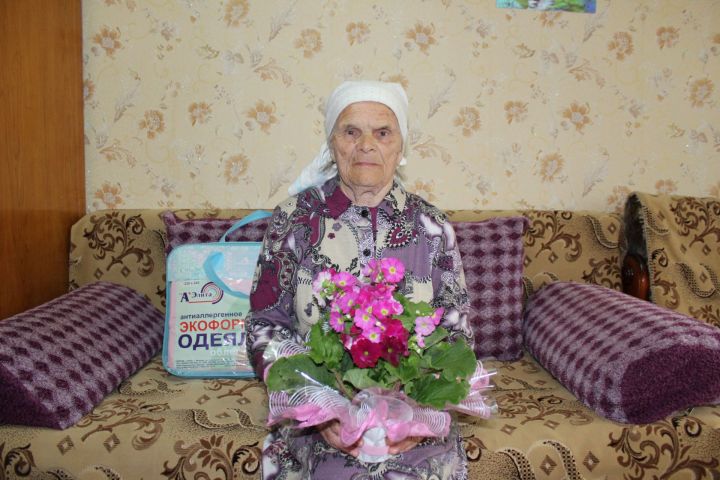 Лениногорскилы Анна Сыскина 90 яшьлек юбилее уңаеннан РФ Президентыннан котлау алды