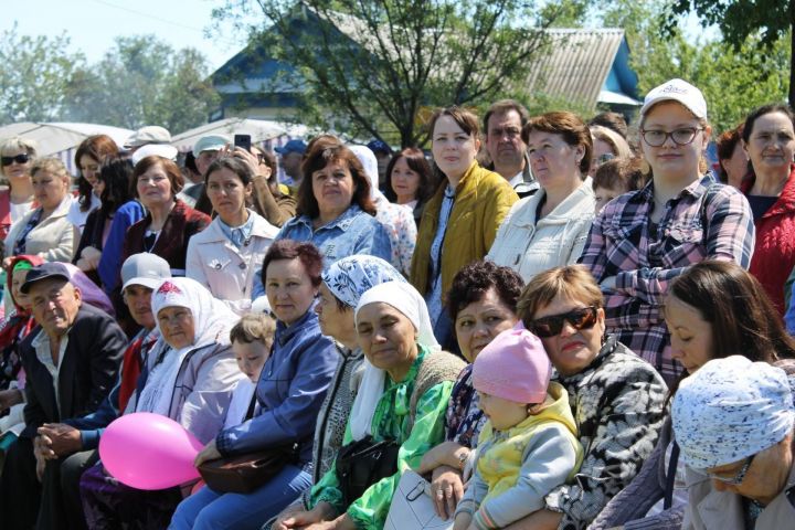 Погода в зай каратае. Мукмин Каратай Лениногорский район Сабантуй. Деревня зай Каратай. Зәй-Каратай деревня Лениногорский район. Татарстан население малый Каратай.