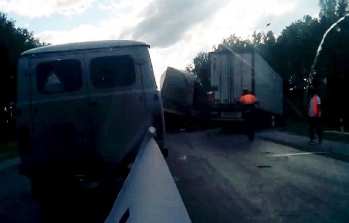 Новосибирск юлында Чаллы фурасы белән Белорусcиядән килүче йөк машинасы бәрелешкән