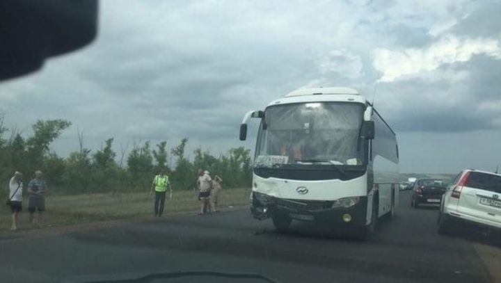 Татарстан туристлары утырган автобус Оренбург янында юл һәлакәтенә очраган
