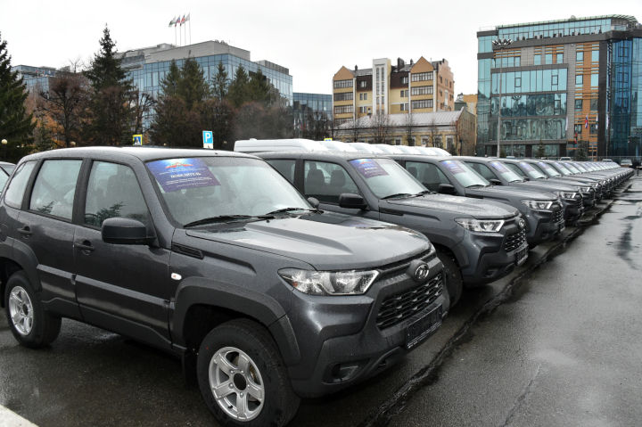 Лениногорскиның өч авыл җирлеге яңа автомобильле булды