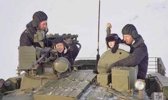 Татарстан Президенты  Чаллыда яшәүче малайның танкта йөрү хыялын чынга ашырган