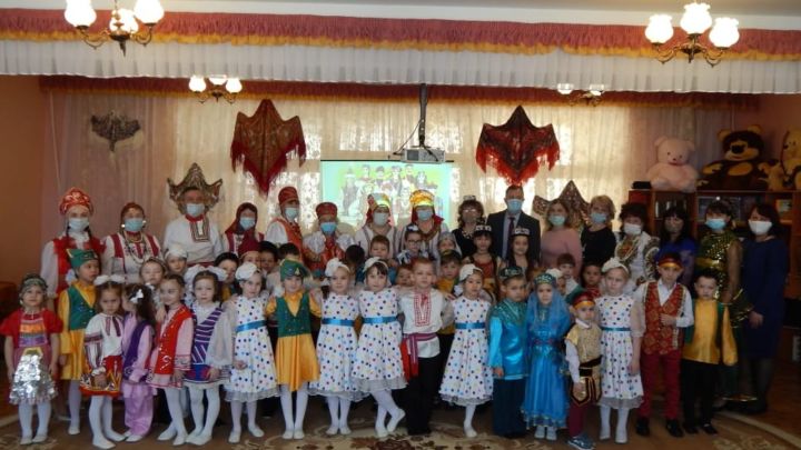 Лениногорскидагы балалар бакчасында төрле милләтләр мәдәнияте фестивале булды