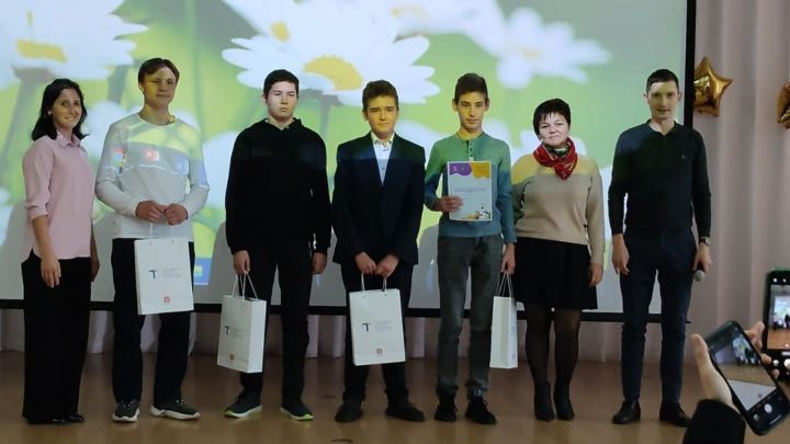 Лениногорскиның яшь программистлары «TATAR HACK» республика конкурсында проектлар тәкъдим иттеләр