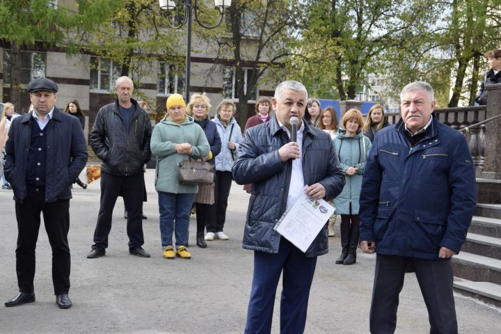Әзәрбайҗан диаспорасы Донбасс качаклары өчен гуманитар ярдәм җибәрде