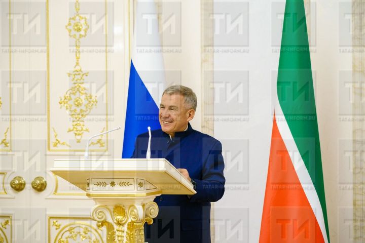 Татарстан Республикасы Президенты Рөстәм Миңнеханов Раштуа бәйрәме белән котлый