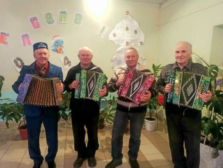 Мөэмин-Каратай авылы мәдәният йортына яңа гармуннар кайтты