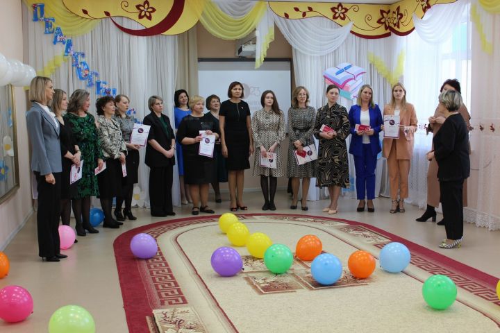 Лениногорскиның 25 нче балалар бакчасы укытучылары конкурста беренче урынны яулаган