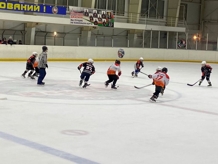 Лениногорскиның “Нефтяник” хоккей командасы җиңүләр яулады