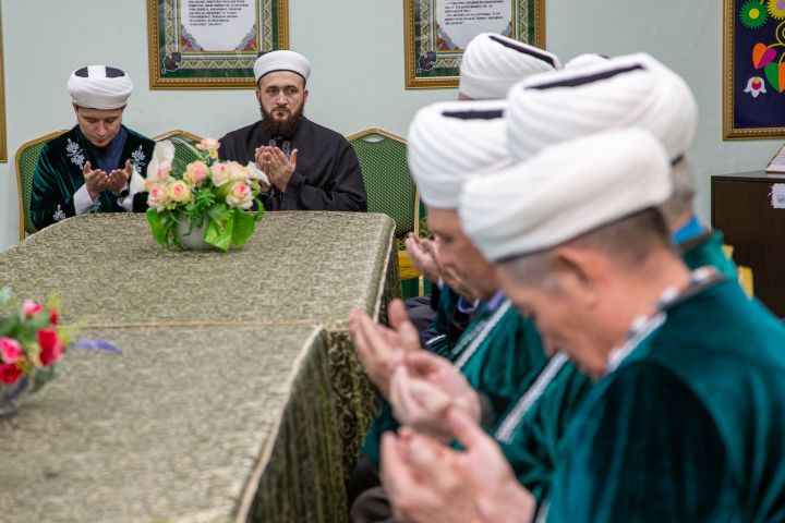 Лениногорскида Татарстан мөфтие Камил хәзрәт булып китте, ифтарда катнашты (+ фотолар)