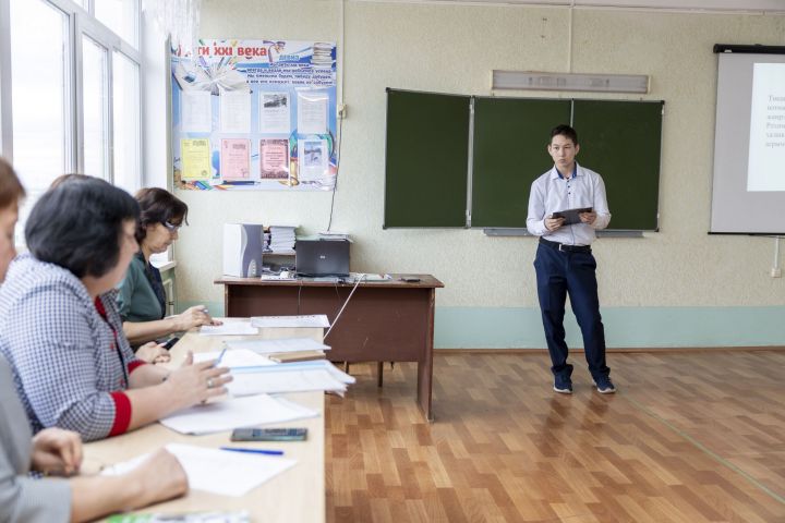 Лениногорскиның 4нче мәктәбендә беренче тапкыр Шамил Бикчурин исемендәге фәнни-практик конференция үтте